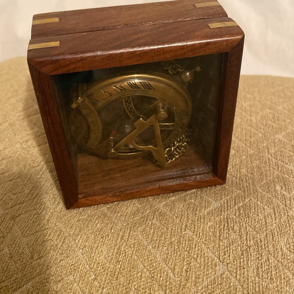 11:04 -  Rustic Brass Compass - Picture 13 of 13